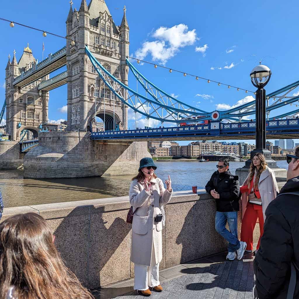 Tour Sur de Londres tower bridge guia explicando